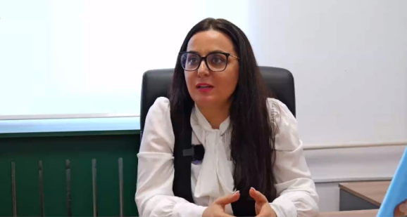“Reagim shumë simpatik”, nënkryetarja e re e Prishtinës komenton statusin e Donjeta Sahatçiut