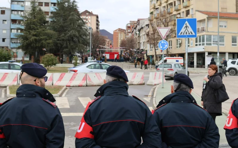 KFOR’i vëzhgoi protestën për dinarin në Mitrovicë: Jemi reaguesi i tretë, koordinohemi me Policinë dhe EULEX’in