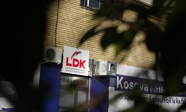 Deputetja e LDK-së: VV-ja nuk i fiton zgjedhjet e ardhshme, do i paguajë sondazhet me paratë e skandaleve
