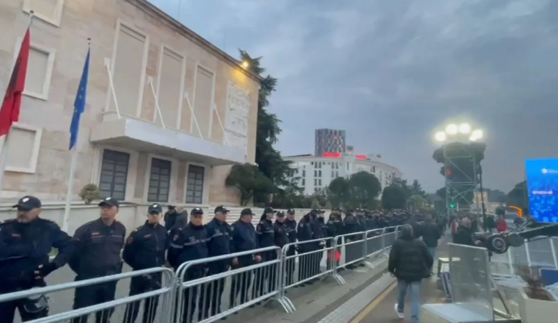 Nis protesta e thirrur nga Berisha dhe Bardhi në Tiranë