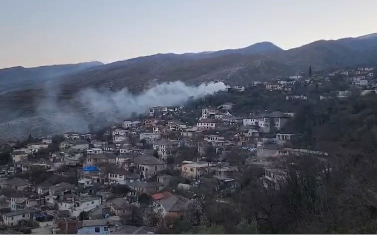 Digjen dy banesat në Gjirokastër, municionet e 1997-s rrezikojnë zjarrfikësit