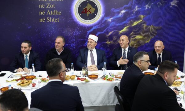 Haradinaj shtron iftar në AAK për Bashkësinë Islame të Kosovës