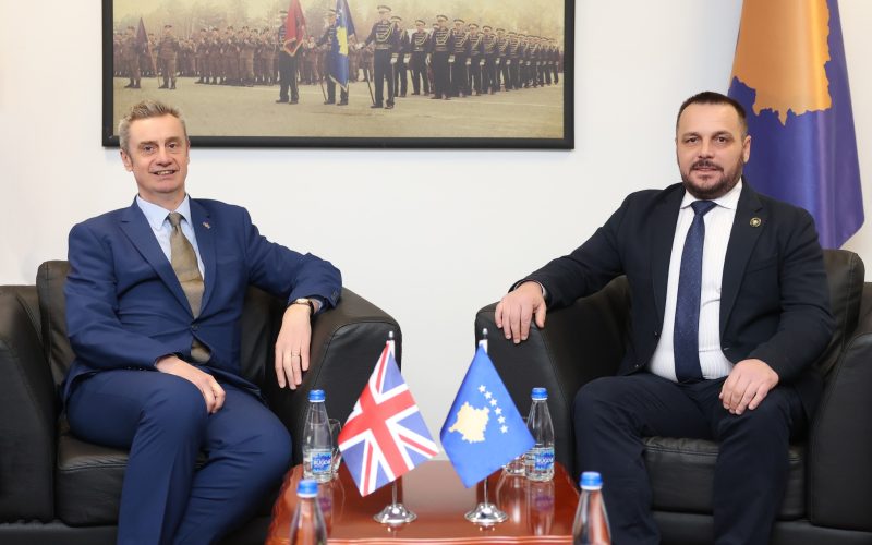 Maqedonci flet me ambasadorin britanik për operacionin Interflex, pjesëmarrëse edhe FSK-ja