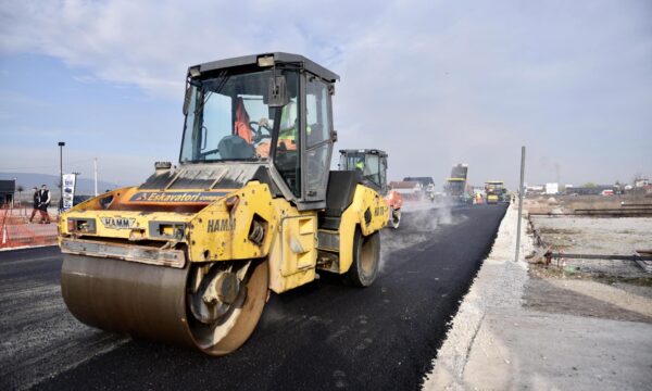 Ministri Aliu jep detaje të reja për ndërtimin e rrugës Prishtinë-Mitrovicë