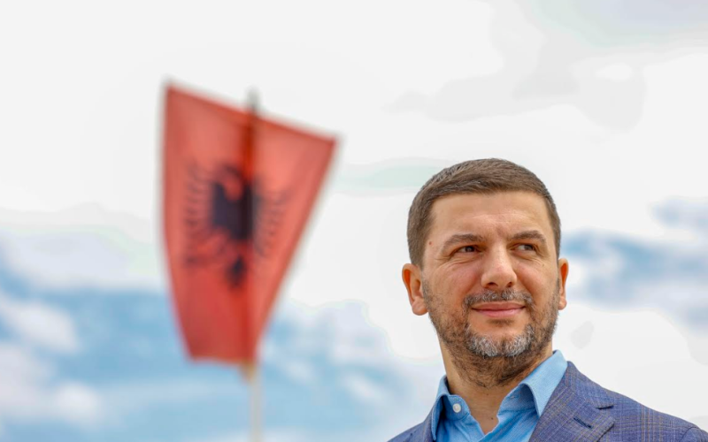 26 vjetori i Epopesë së UÇK-së, Memli Krasniqi: Familja Jashari, u bë fanar shprese në luftën për çlirim