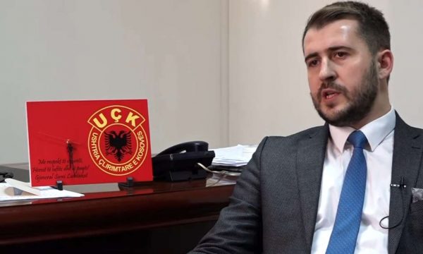 Deputeti Lushtaku i reagon Enver Petrovcit: Shko jeto atje ku ndihesh më rehat, të shpallin hero si Car Lazarin
