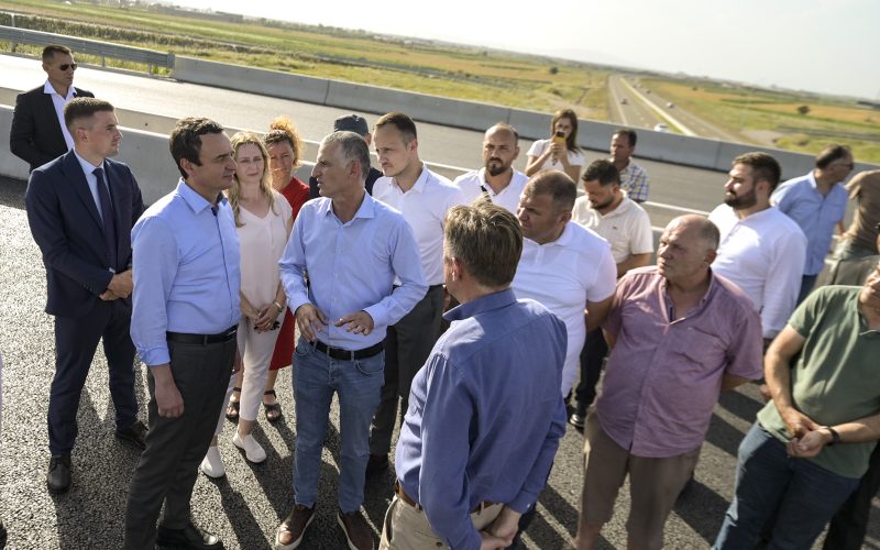 Dikur kundërshtar i madh i autostradave, Kurti sot krenar me ndarjen e 200 milionë eurove për infrastrukturë rrugore