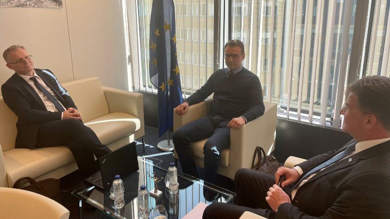 Përfundojnë takimet mes Kosovës dhe Serbisë në Bruksel