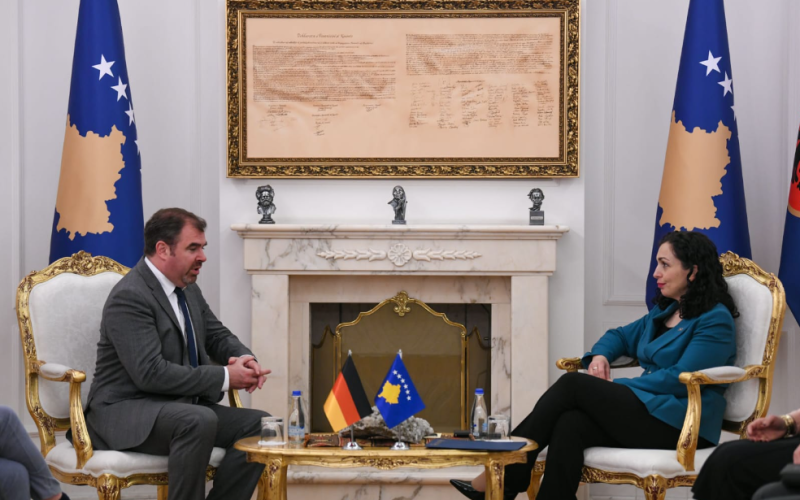 Osmani takohet me deputetin gjerman Hahn: Kërkon thellimin e bashkëpunimit Kosovë-Gjermani në siguri