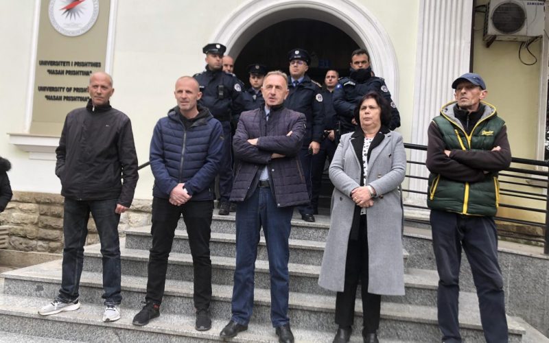 Protestojnë punëtorët teknikë dhe ata të sigurimit fizikë të UP-së