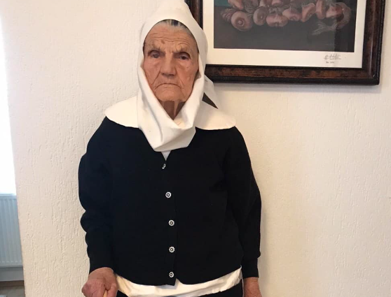 ‘Nëna Sofë’ nga Carrabregu i Deçanit mbush 100 vjet