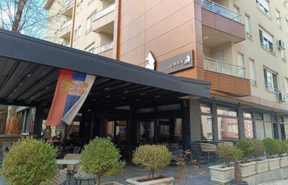 Policia vendos bllomba te banesa e restoranti i Radoiçiqit