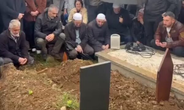 E dhimbshme: Publikohen pamje nga varrimi i Gjyljeta Ukellës