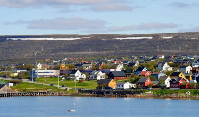 Qyteti ‘unik’ norvegjez krijon ditën 26-orëshe dhe orën me 13 numra