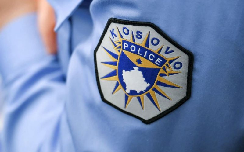 Policia i shqipton gjobë dhe masë mbrojtëse të heqjes së patentë shoferit një 20-vjeçari