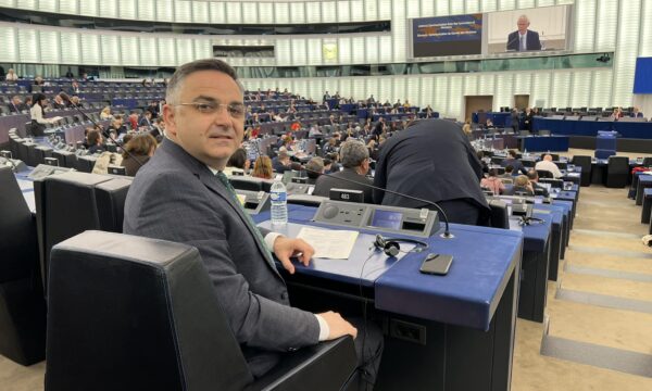 Asambleja Parlamentare pasnesër flet për anëtarësimin e Kosovës në KiE, deputeti Tahiri tregon çfarë ka tjetër në agjendë
