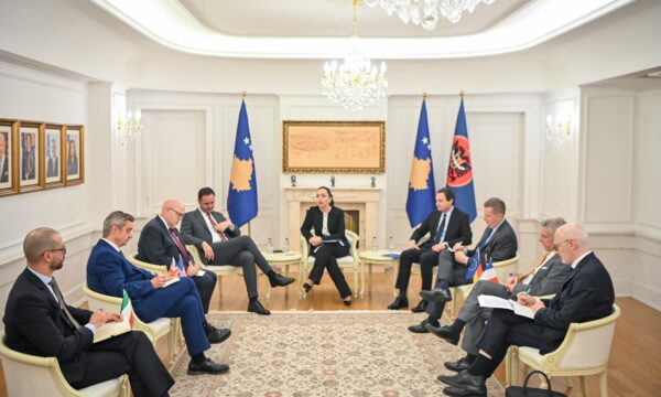 Dërgimi i draft-statutit të Asociacionit në gjykatë bëhet kusht që ministrat e KiE të votojnë pro Kosovës