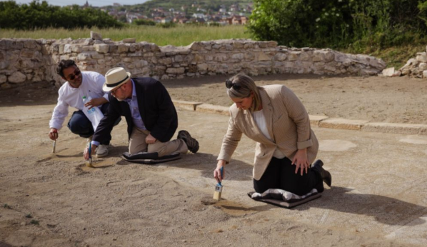 “Përvojë e mrekullueshme”, Hovenier dhe Nënsekretarja amerikane në zonën e arkeologjike në Dresnik