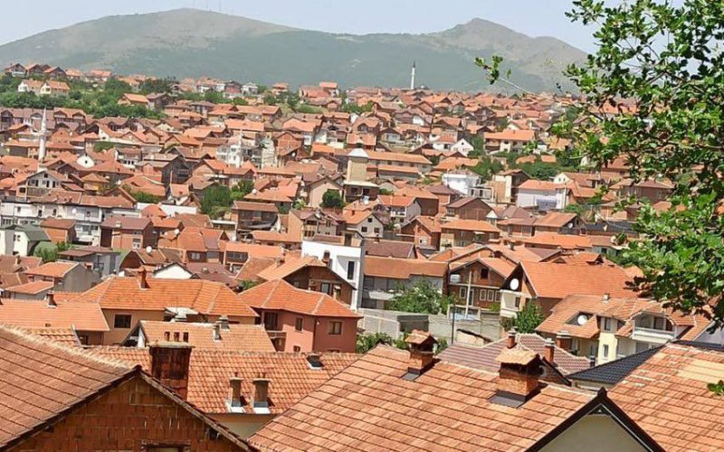 Ndodh në Rahovec: 48-vjeçari qëllon me armë zjarri shokun e tij, shkon vetë në polici